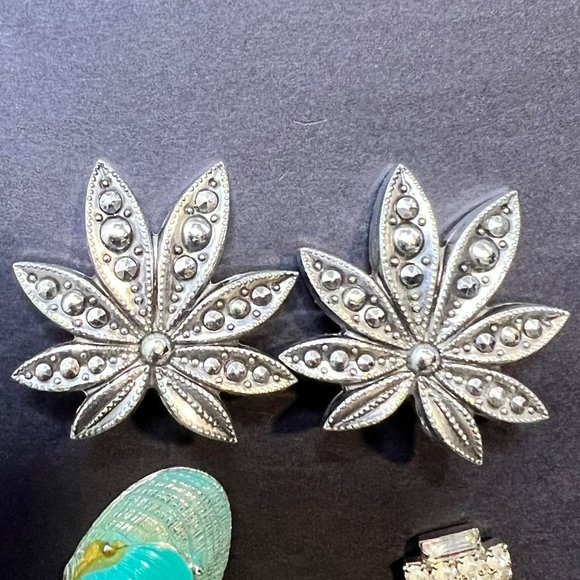 Vintage Lot Of 5 Silver Tone Clip On Earrings (3562) - Picture 2 of 7